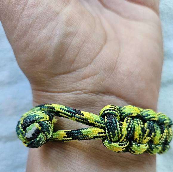 Paracord Rope & Bead Bracelets, Lot of 3, Neon Yellow Green, Black, Blue, Unisex - Picture 4 of 16